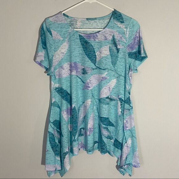 Women’s Crew Neck Blue Feather Asymmetric Hemline Tee - Picture 1 of 4